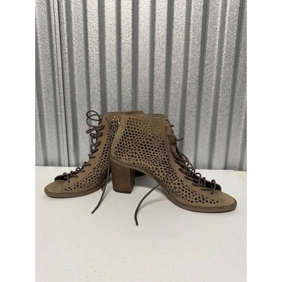 Vince Camuto Tie Up Heels Women's 9 - Picture 1 of 8
